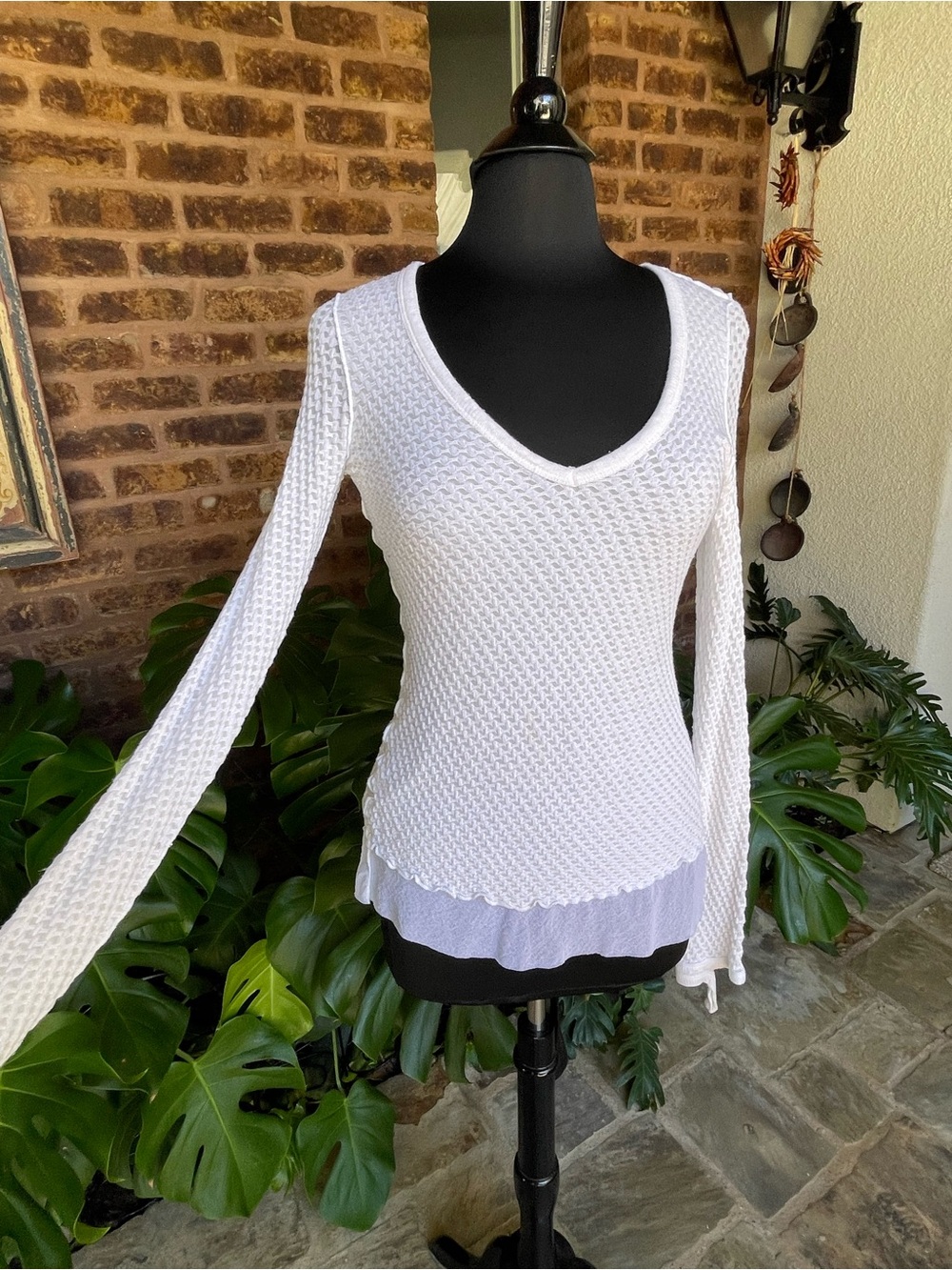 Women’s White V-Neck Long Sleeve Textured Knit Tee